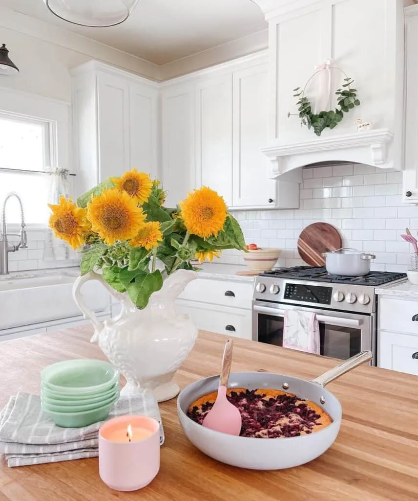 /img/14601-sunflower-kitchen-seasonal.webp