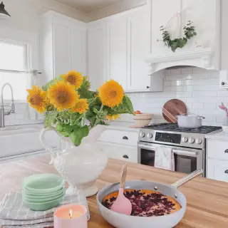 /img/14601-sunflower-kitchen-seasonal.webp