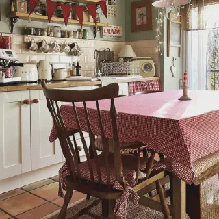 /img/14641-red-kitchen-uk-lighting.webp