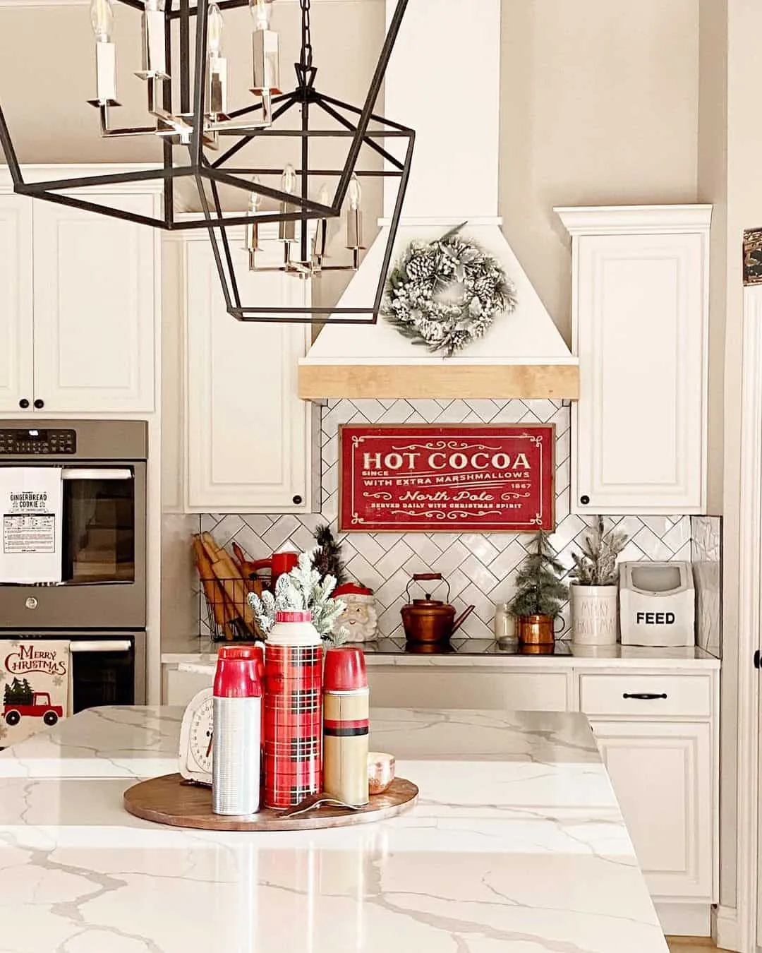 /img/14644-red-kitchen-balance.webp