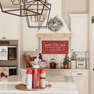/img/14644-red-kitchen-balance.webp