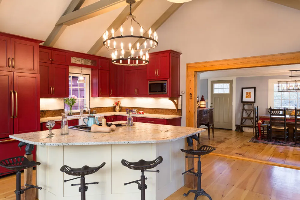 /img/14681-red-farmhouse-kitchen-large.webp