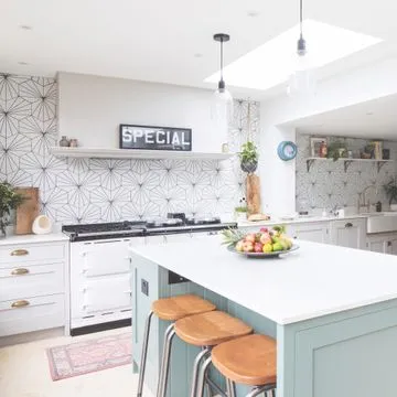 /img/14689-kitchen-decor-uk-chic-spaces-8.webp
