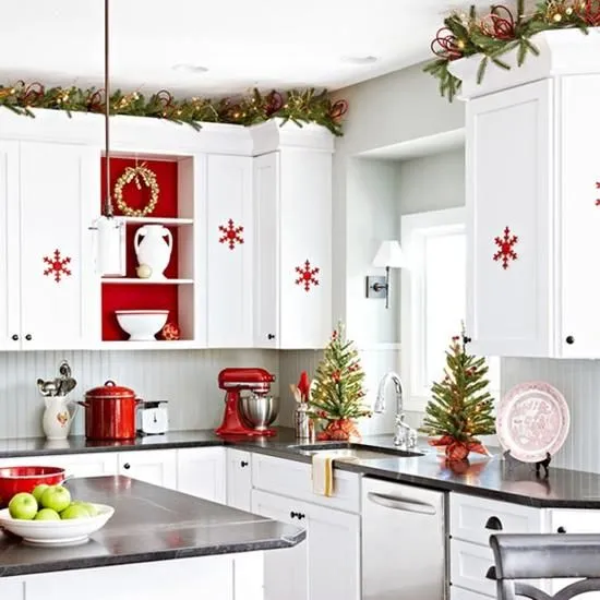 14705 traditional christmas kitchen