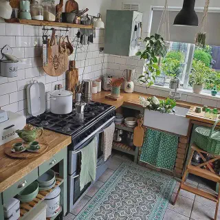 /img/14728-green-kitchen-layout.webp