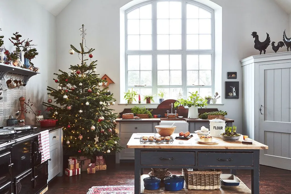 /img/14740-christmas-kitchen-decor-uk-7.webp