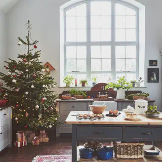 /img/14740-christmas-kitchen-decor-uk-7.webp