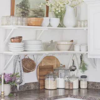 /img/14746-farmhouse-kitchen-antique-finds.webp