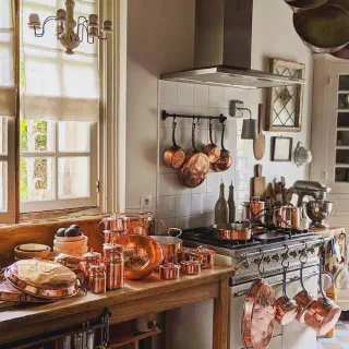 /img/14765-minimalist-copper-kitchen-design.webp