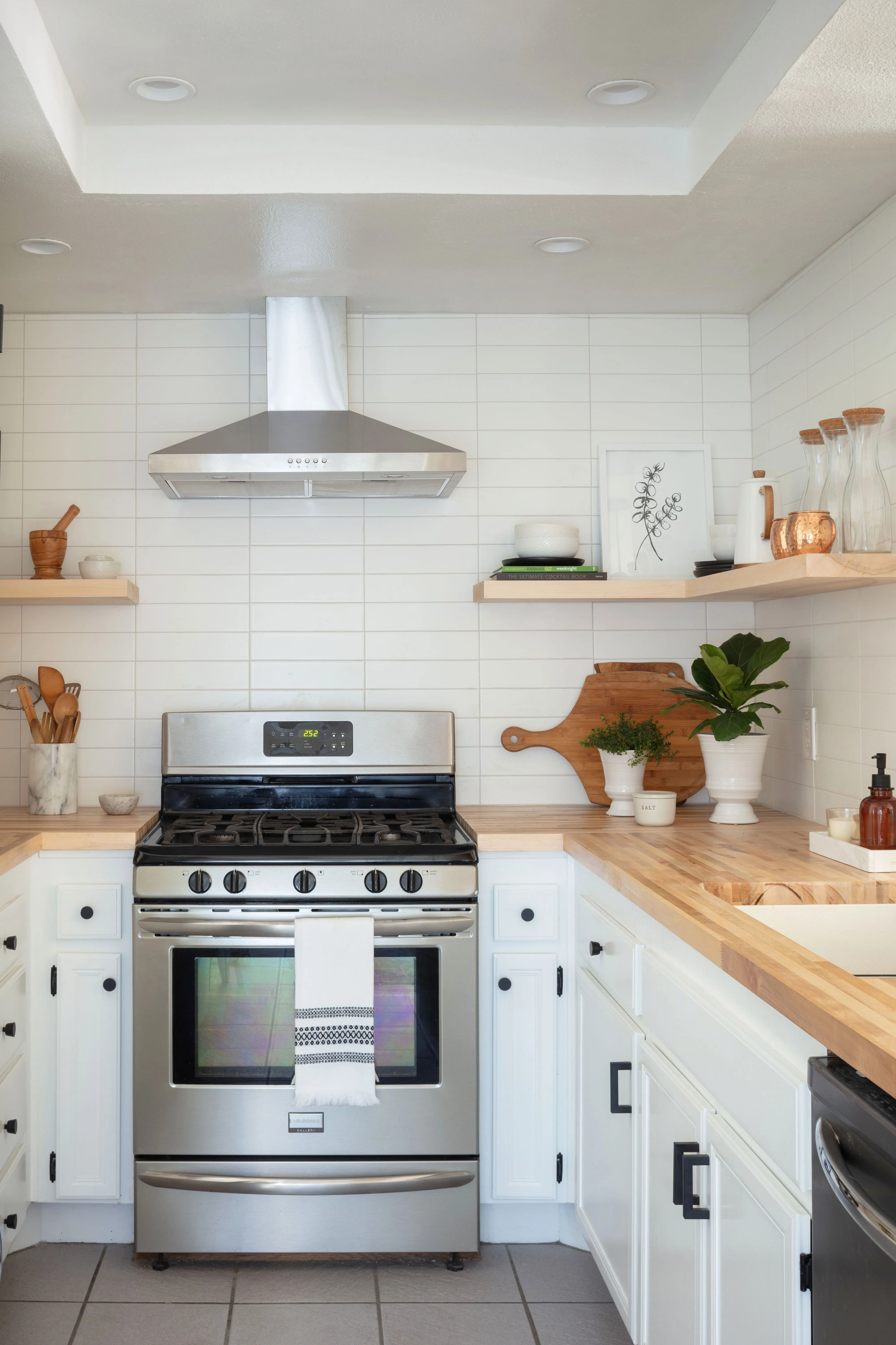 14775 monochromatic kitchen