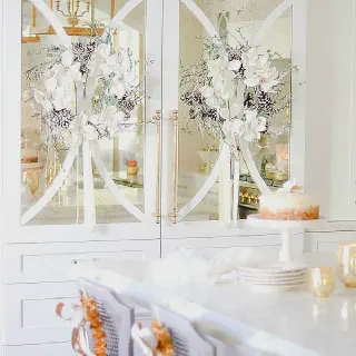 /img/14776-gold-christmas-kitchen-details.webp