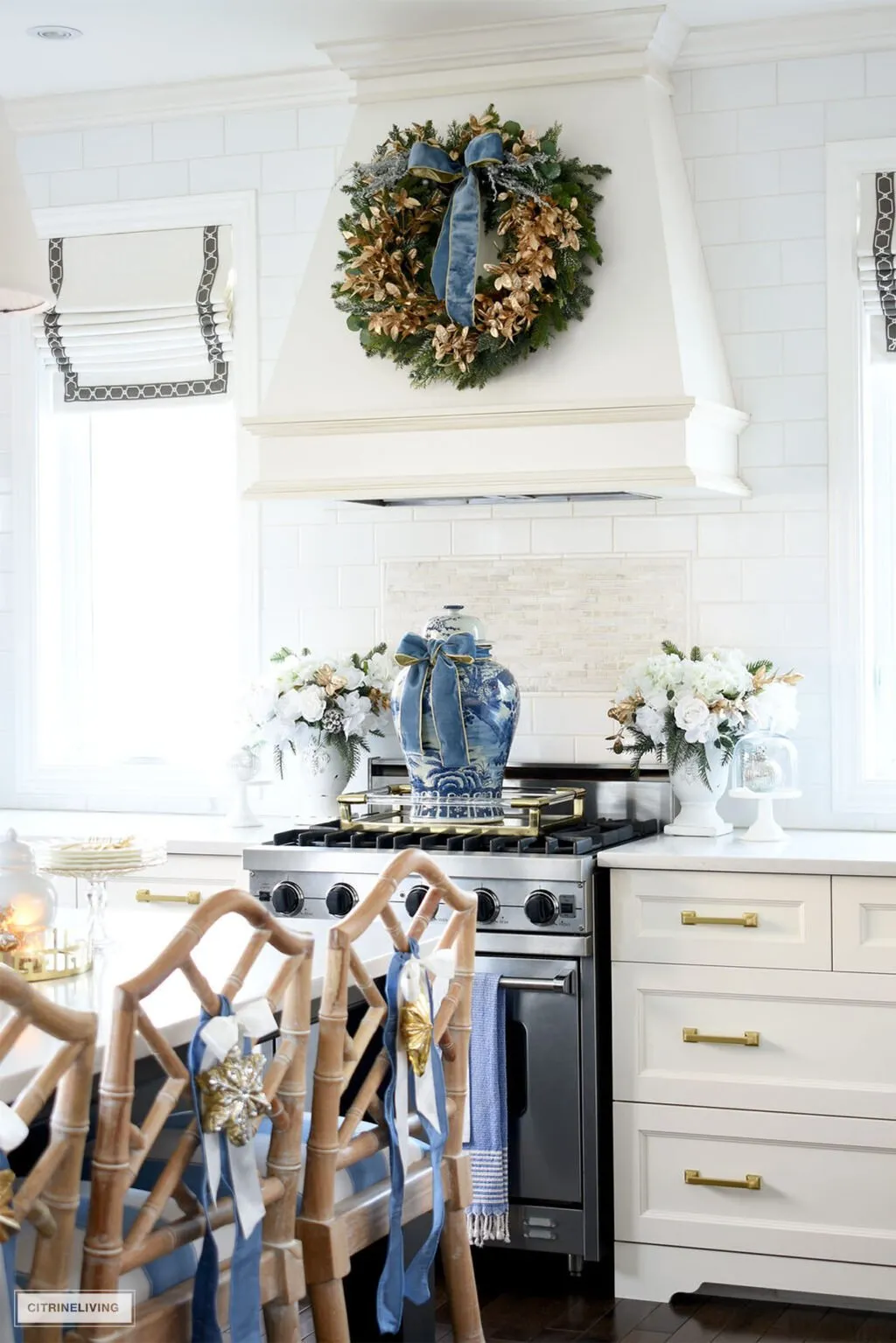 14776 gold christmas kitchen intro