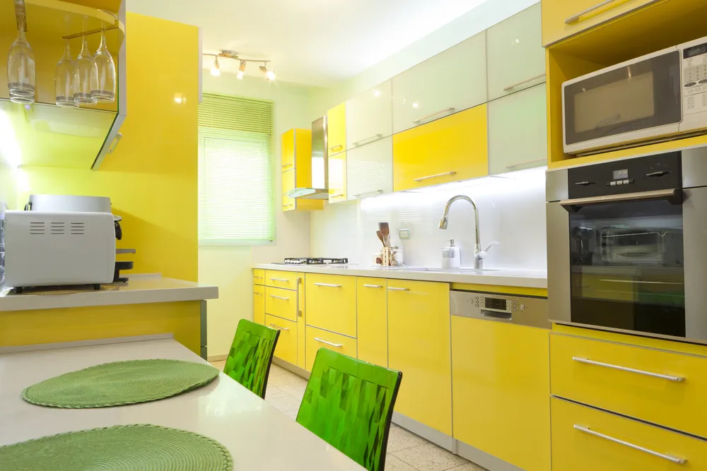 /img/14788-yellow-and-gray-kitchen-pattern.webp