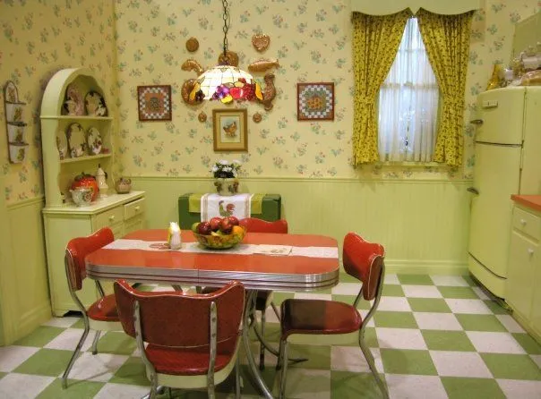 /img/14790-rustic-70s-bedroom.webp
