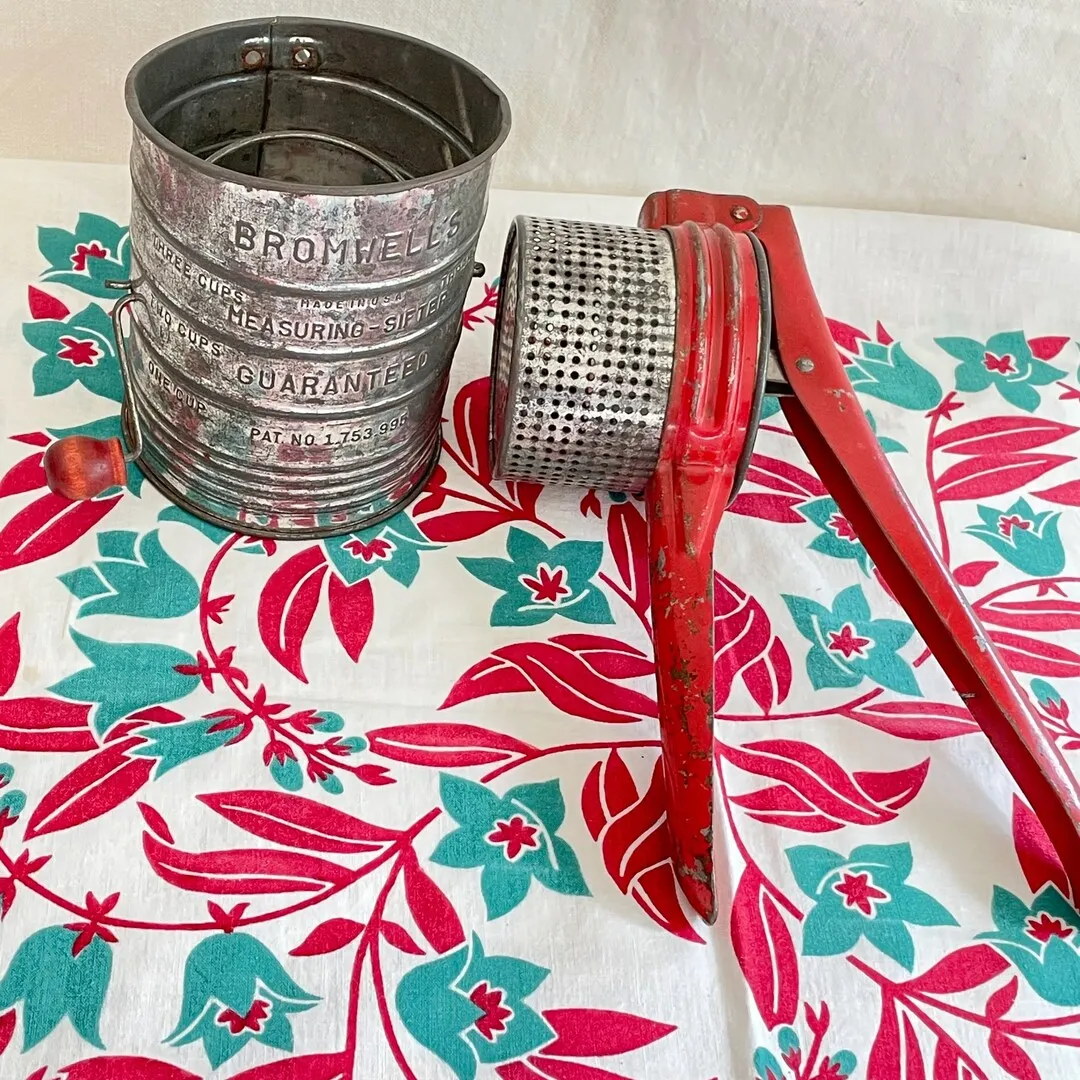 /img/14812-vintage-kitchen-accessories.webp