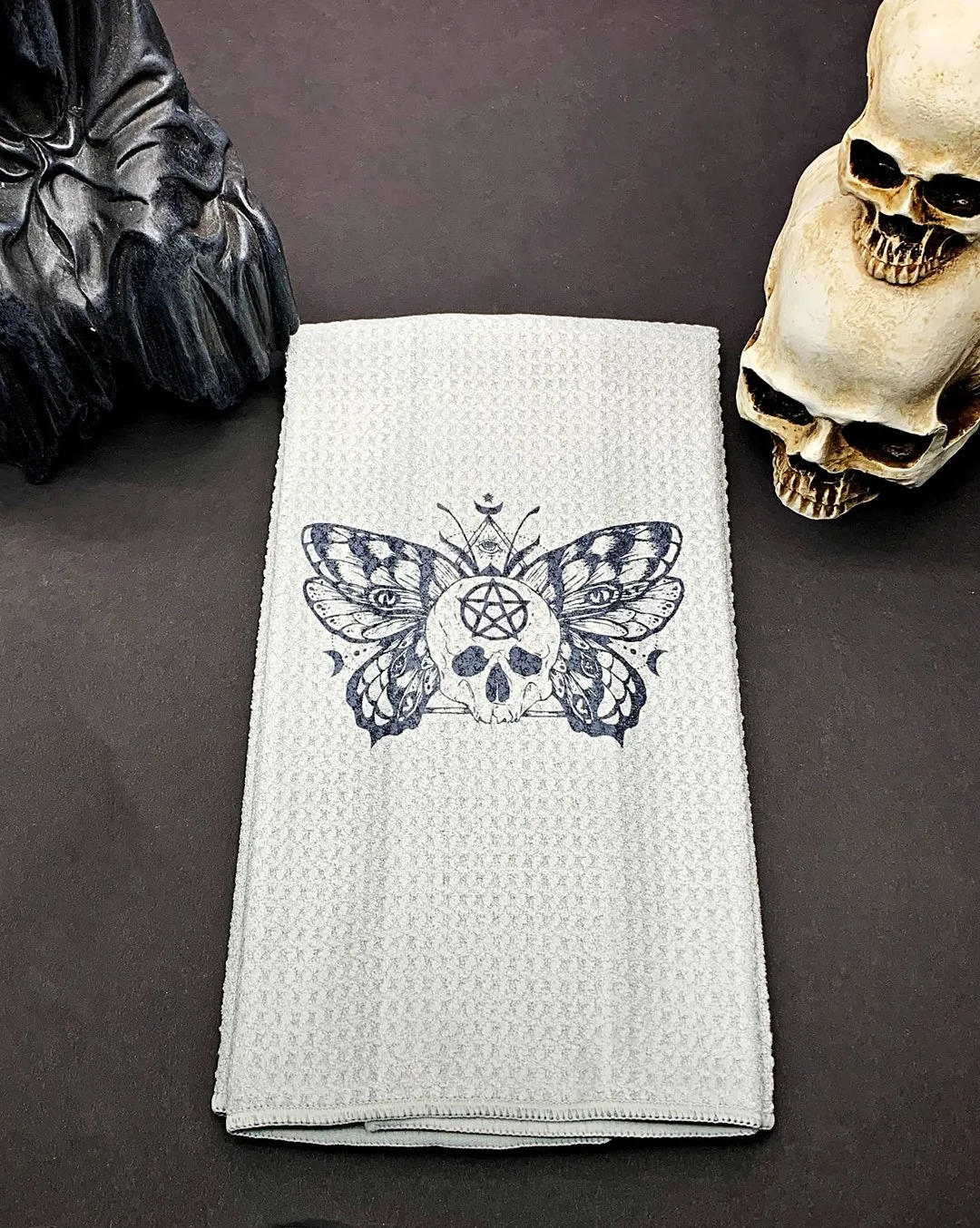 /img/14815-gothic-towel-storage.webp