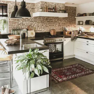 /img/14819-rustic-kitchen-lighting.webp