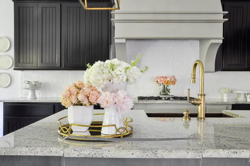 /img/14851-kitchen-decor-countertop.webp